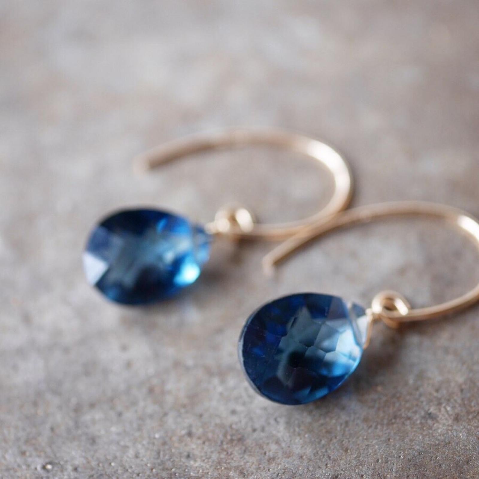 深みブルー◇ロンドンブルークォーツのファセットカットピアス◇K14GF1枚目の画像