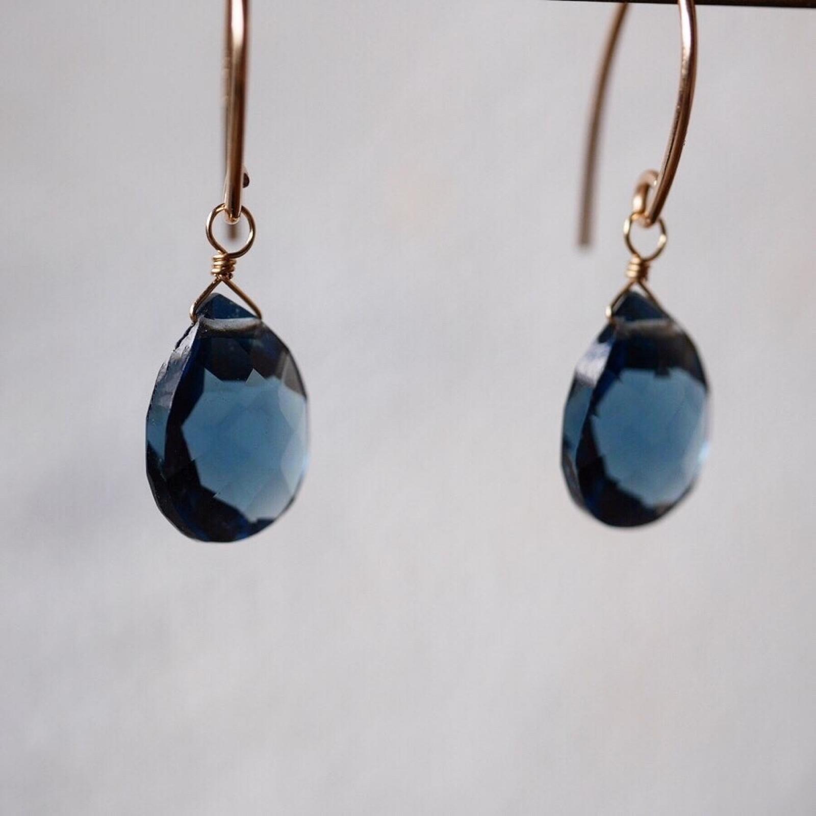 深みブルー◇ロンドンブルークォーツのファセットカットピアス◇K14GF | 2枚目